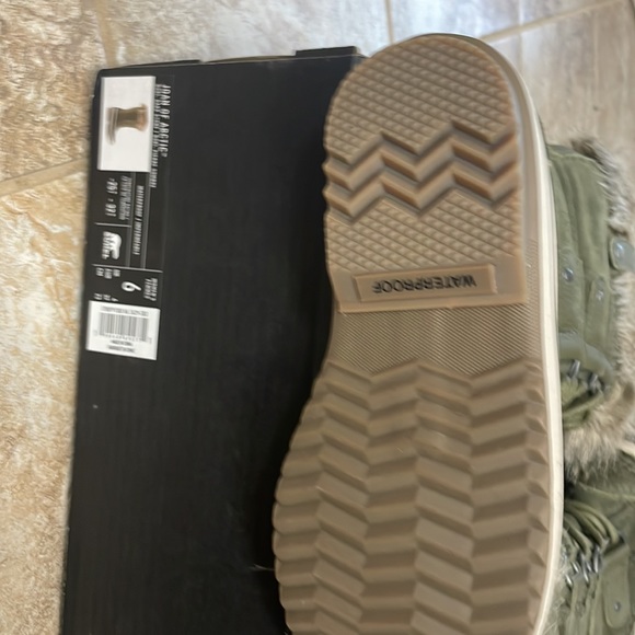 Brand New Sorel Joan of Arctic boots - Picture 4 of 4